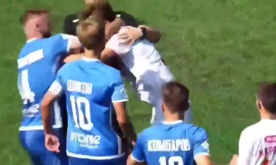 Спартак-2 и питерской Динамо устроили потасовку, фото снимок экрана