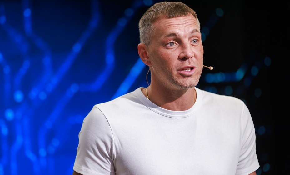 Дзюба призвал помнить и чтить подвиг героев Великой Отечественной войны. Фото: Global Look Press