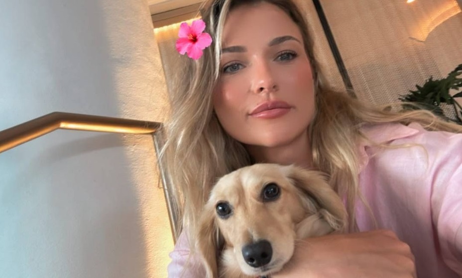 Собака Калинской выбежала на корт после победы россиянки над Таусон. Фото: соцсети Анны Калинской