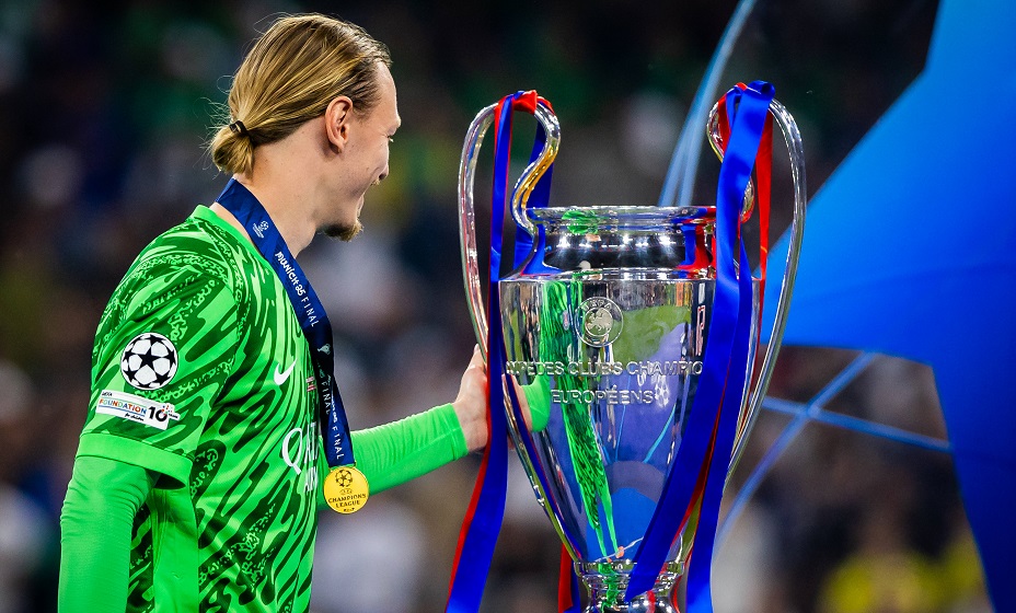 Сафонов и Кубок Лиги чемпионов Фото: Global Look Press