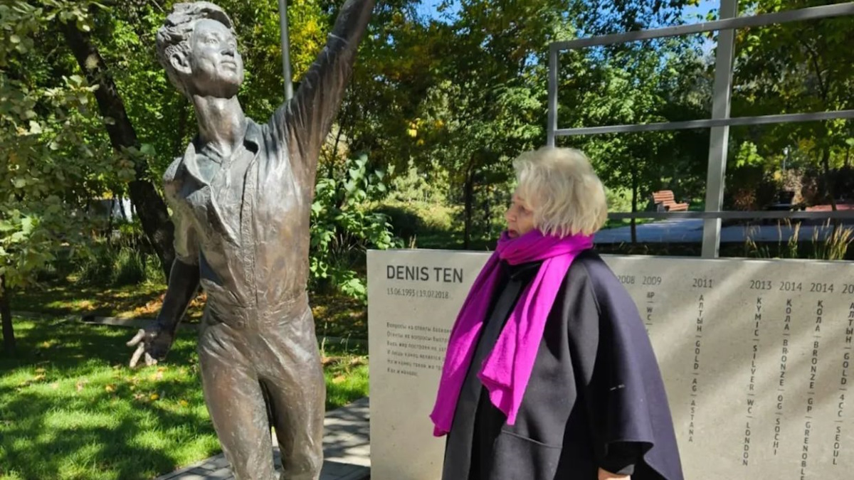 Татьяна Тарасова посетила мемориал Дениса Тена. Фото: соцсети Татьяны Тарасовой