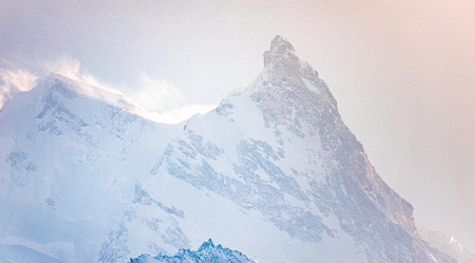 Пять российских альпинистов застряли на горе Манаслу в Гималаях. Фото: Соцсети