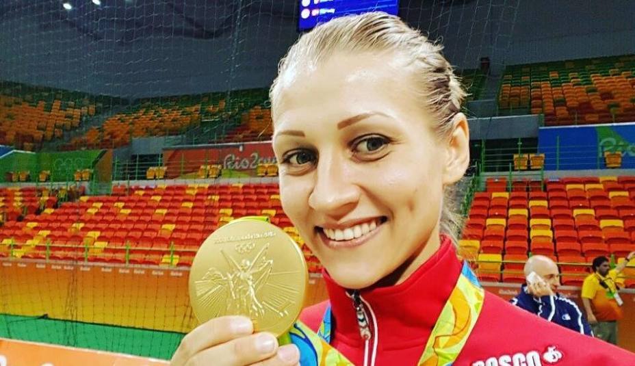 Ирина Близнова с медалью Рио 2016. Фото: ФГР