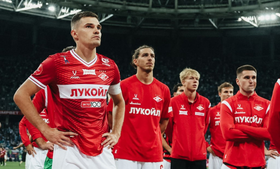 Капитан клуба Роман Зобнин вынужден отвлекаться на семейные проблемы. Фото: