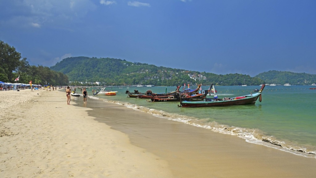 Патонг — самый известный и посещаемый пляж на Пхукете.