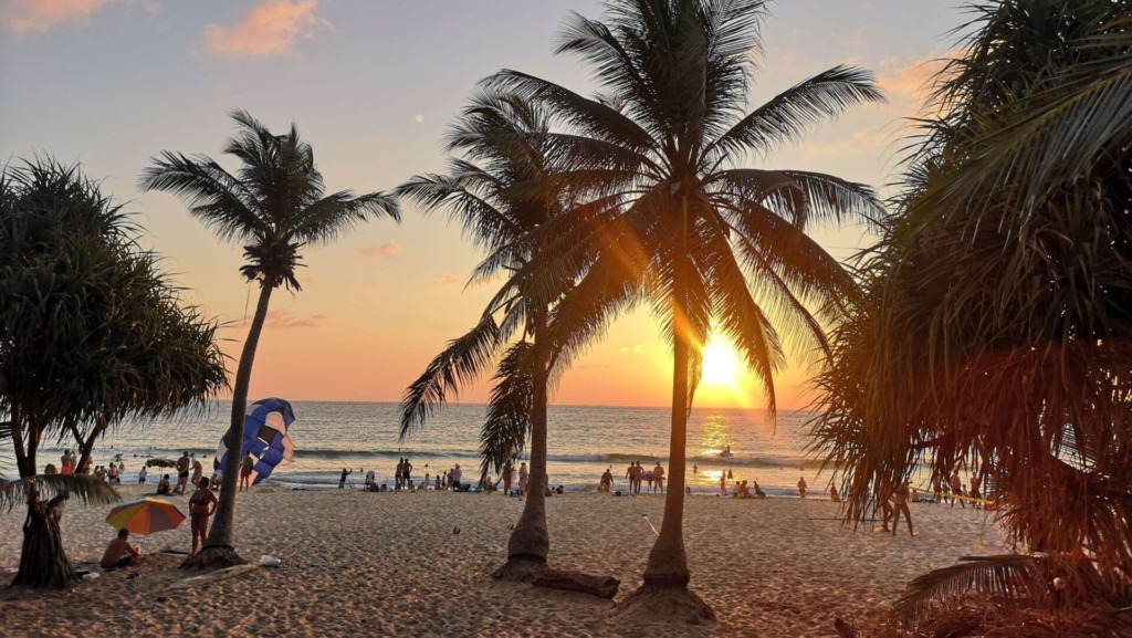 Вечер на пляже Карон