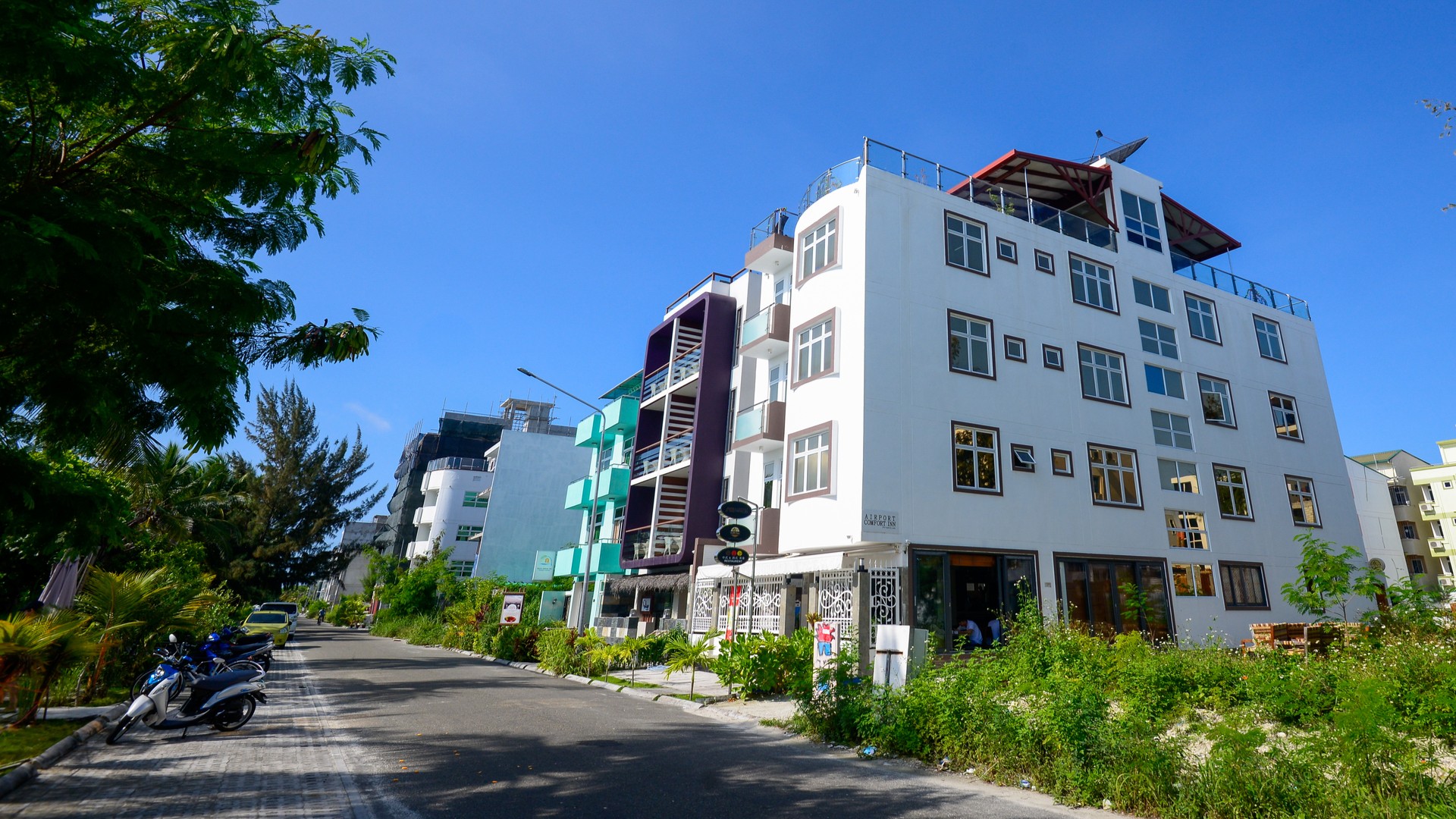 Отель в Хулхумале, Мальдивы.