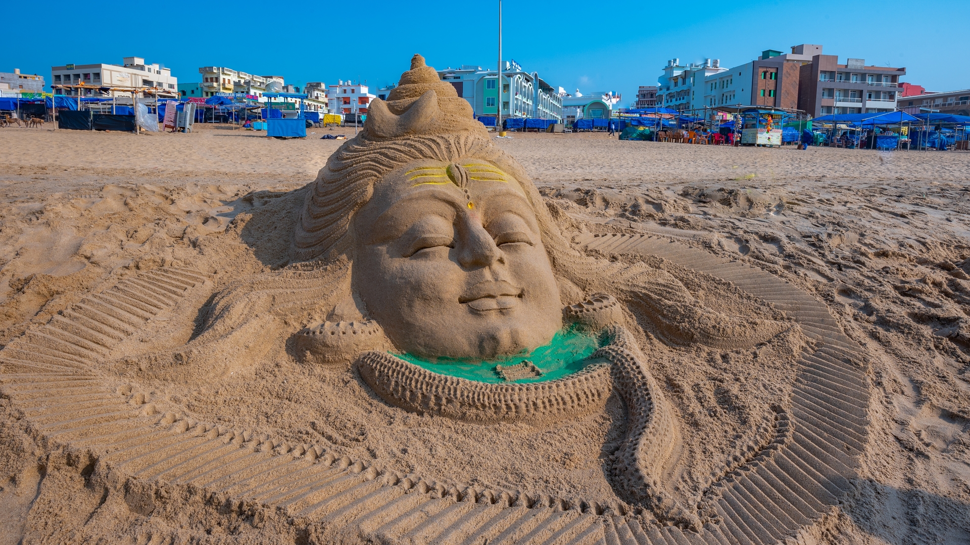 Песчаная скульптура на пляже Пури.