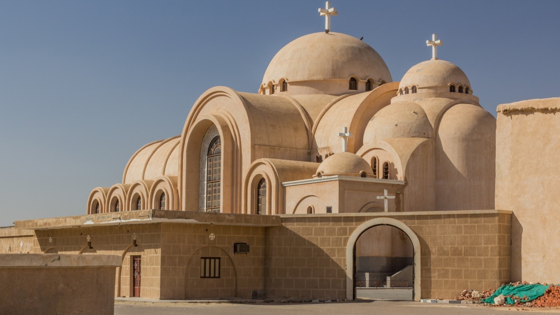 Монастырь Святого Пишоя в долине Вади Натрун.