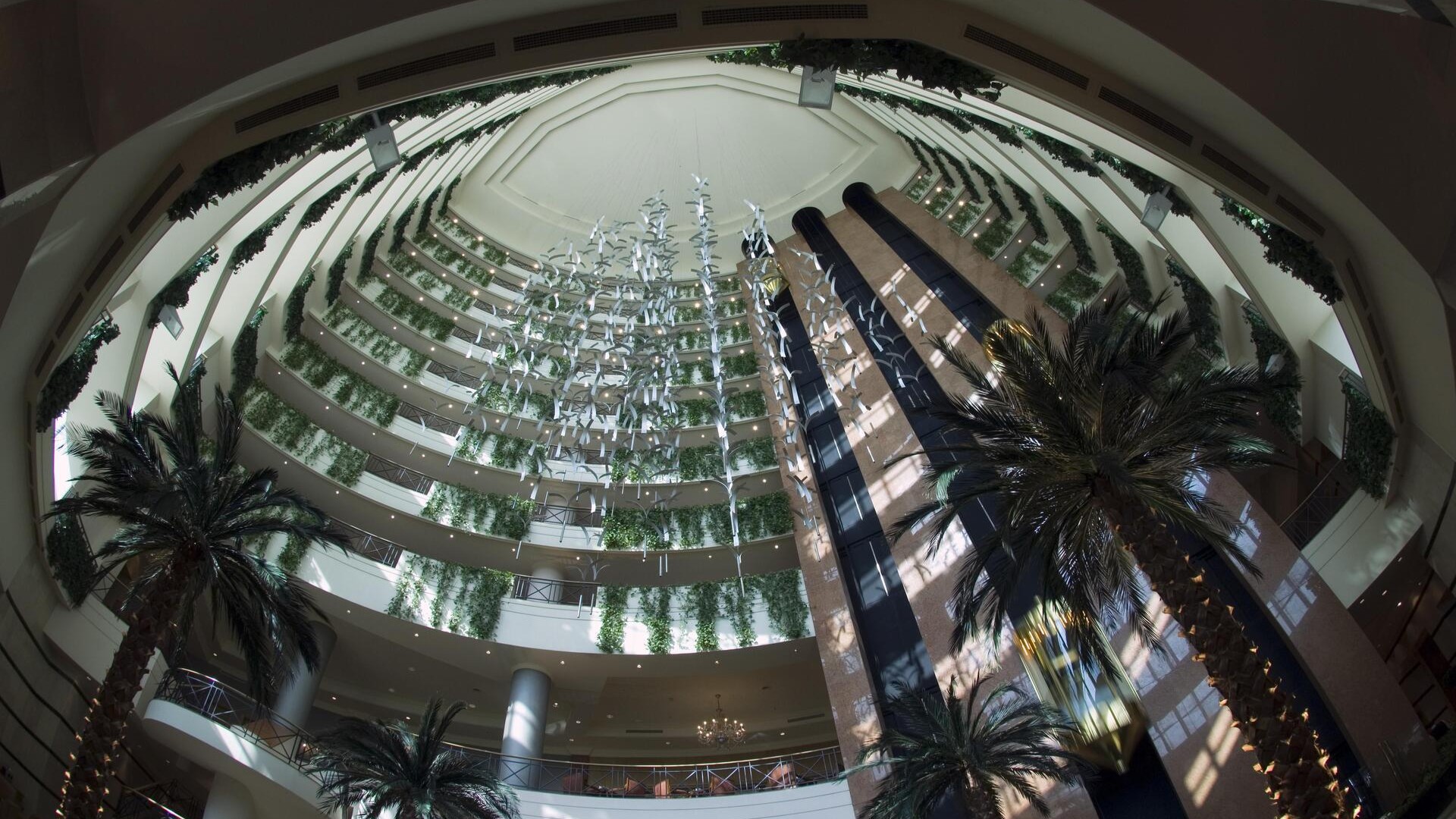 Лобби отеля Intercontinental, Алматы.