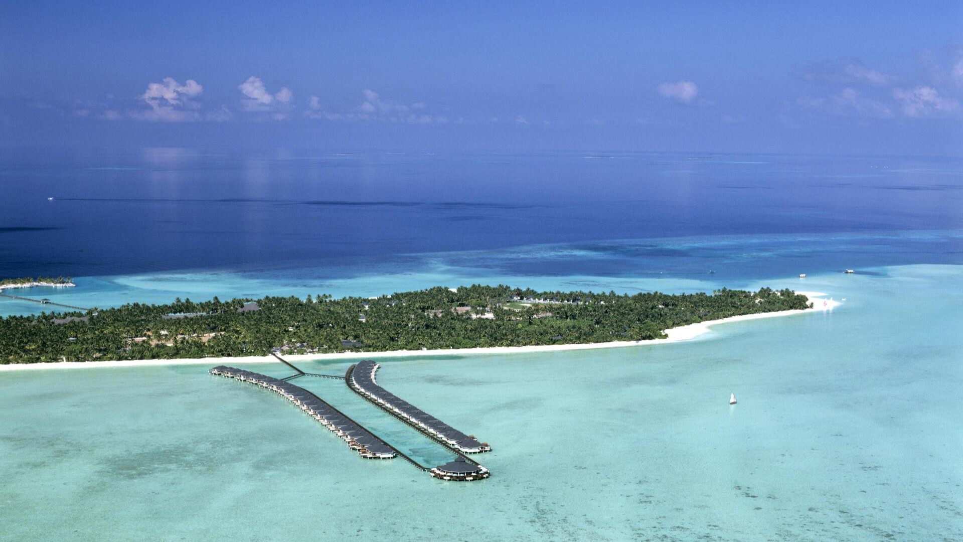 Сан Айленд, Налагурайду, атолл Ари, Мальдивы.