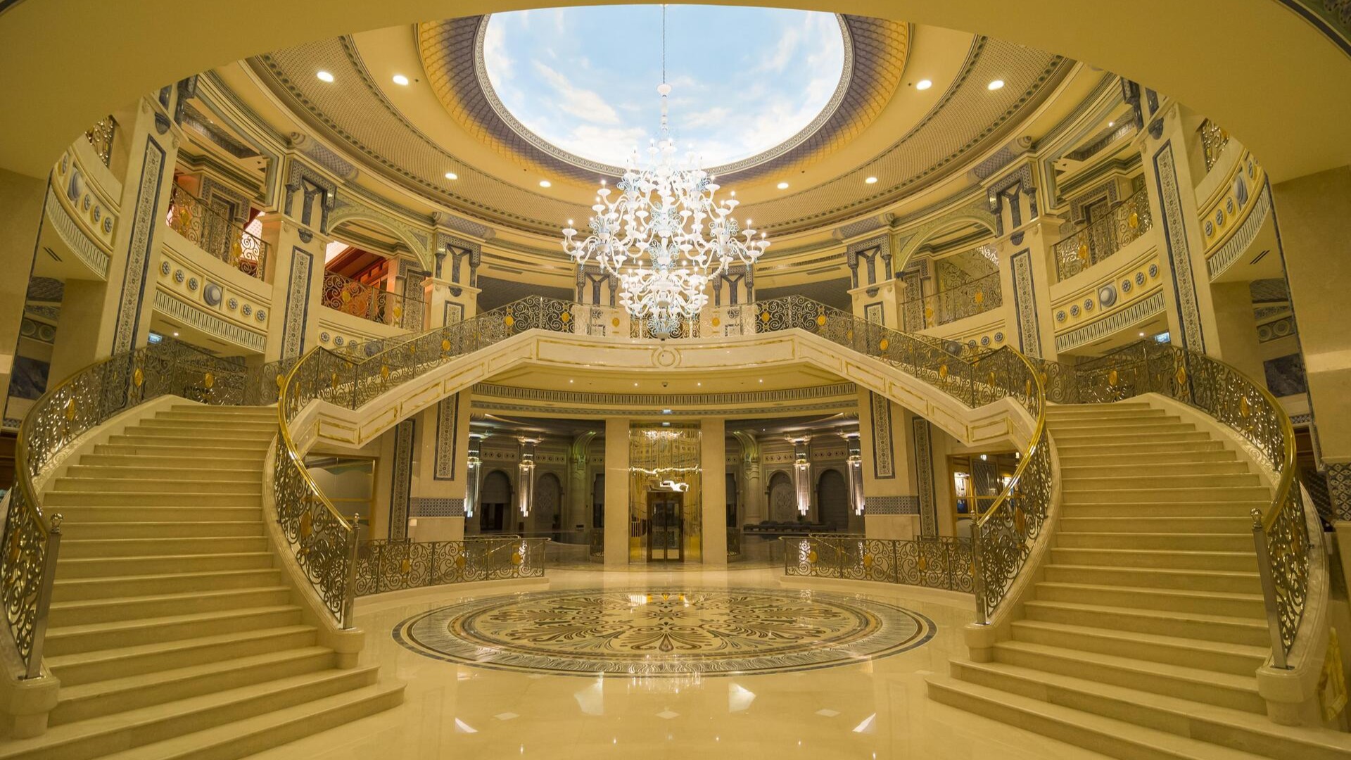 Ritz Carlton Hotel в Эр-Рияд.