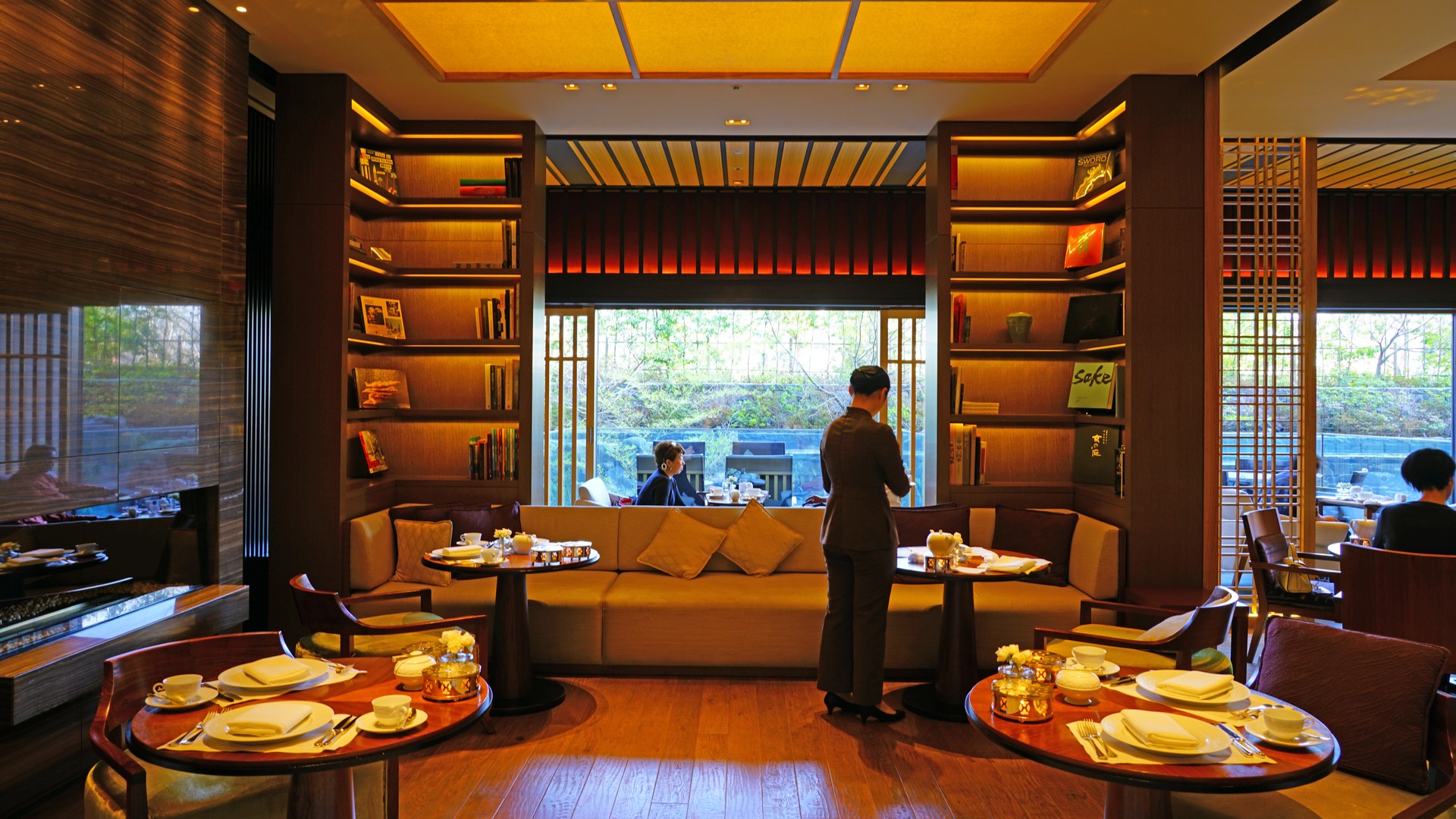 Теплая атмосфера отеля The Ritz-Carlton в Киото.