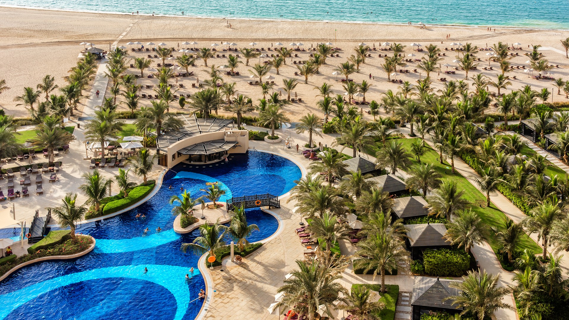 Роскошный пятизвездочный отель DoubleTree by Hilton Hotel Resort and Spa Marjan Island.